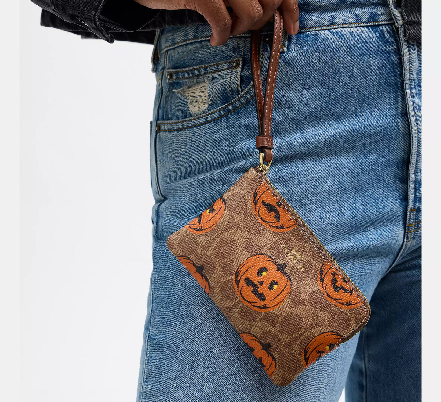 Wristlet In Signature Canvas With Halloween Print